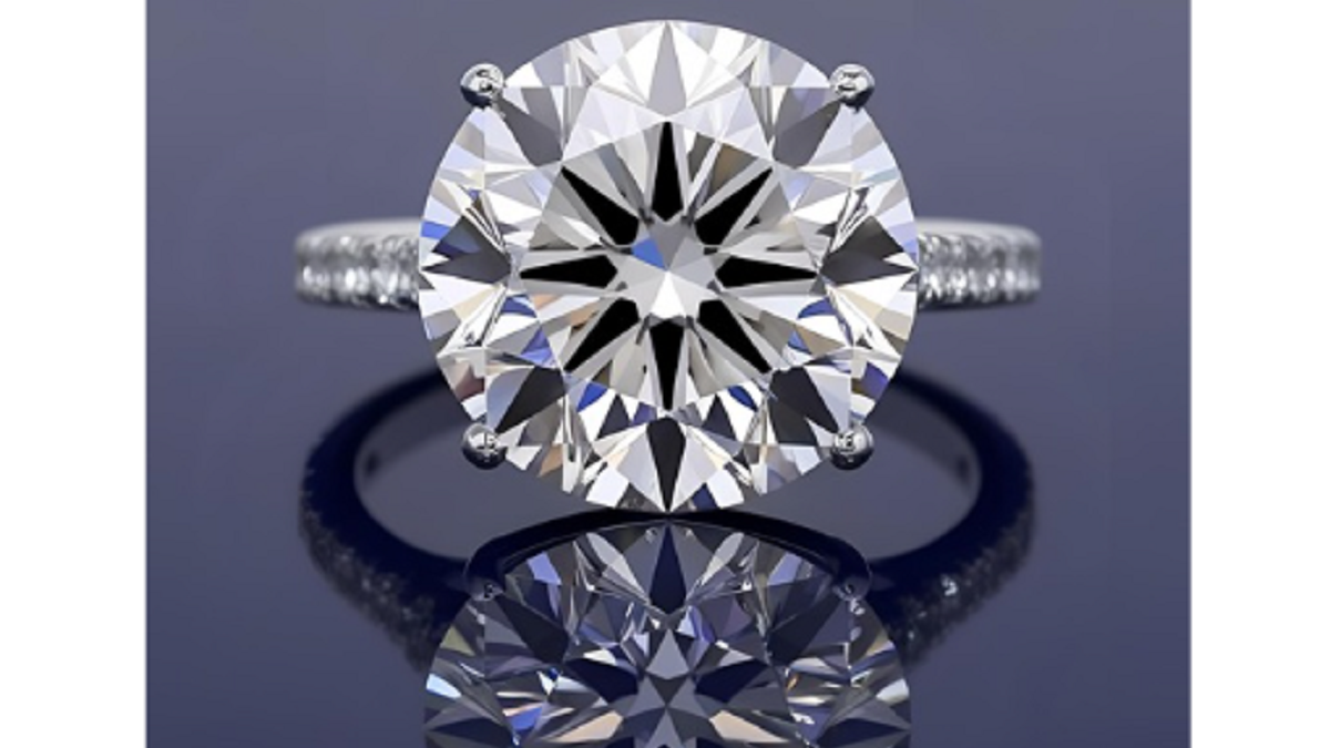 A Guide to Choosing the Right Diamond Cut for Maximum Sparkle A Guide to Choosing the Right Diamond Cut for Maximum Sparkle